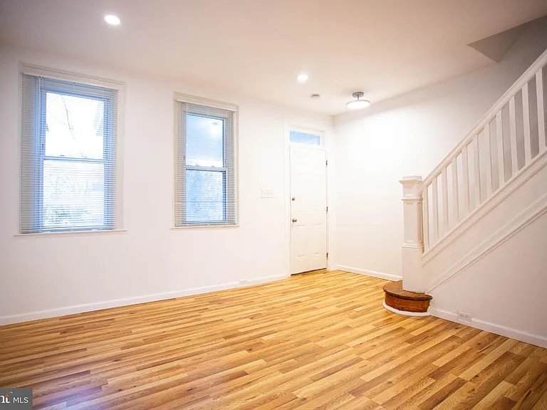 3702 Hayward Ave — Photo 4