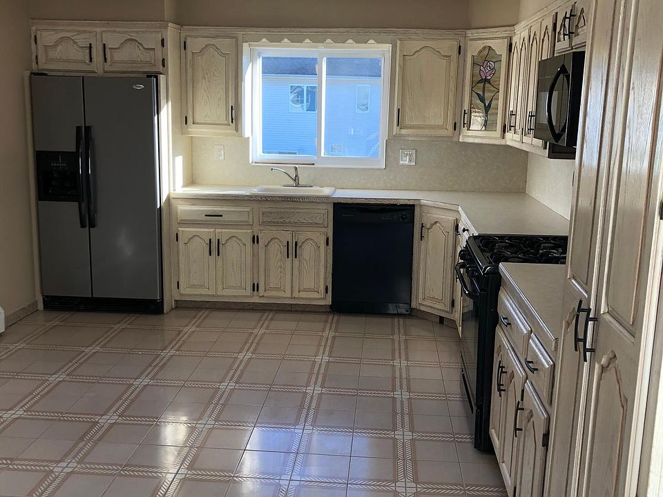 1st image of 490 Stafford Ave #2
