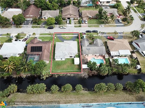 5th image of 7412 SW 14th Pl