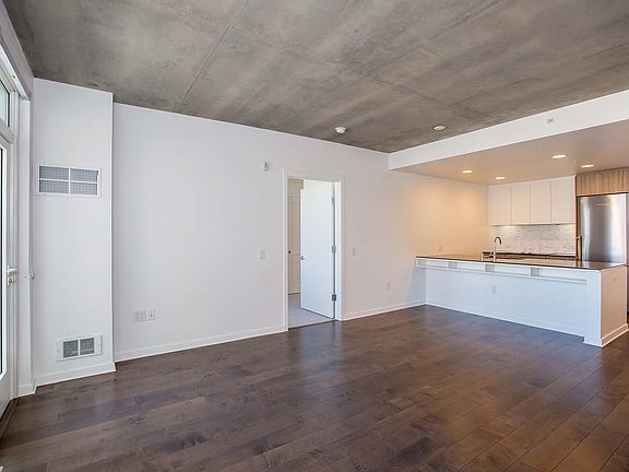3rd image of 45 Bartlett St Unit 706