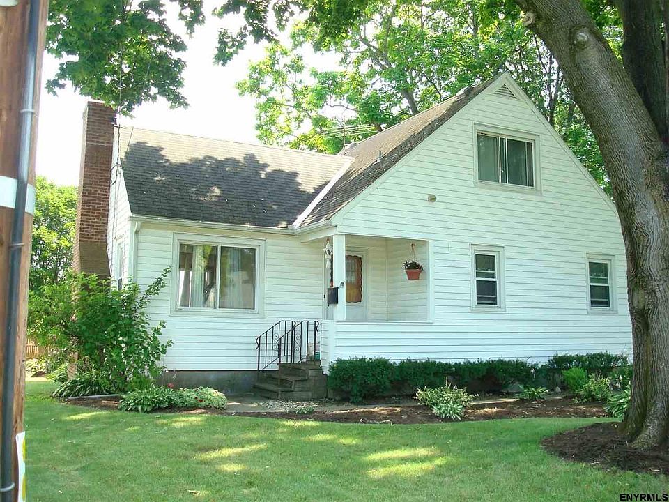 1st image of 60 Woodlawn Dr