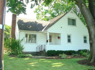60 Woodlawn Dr, Ravena, NY 12143