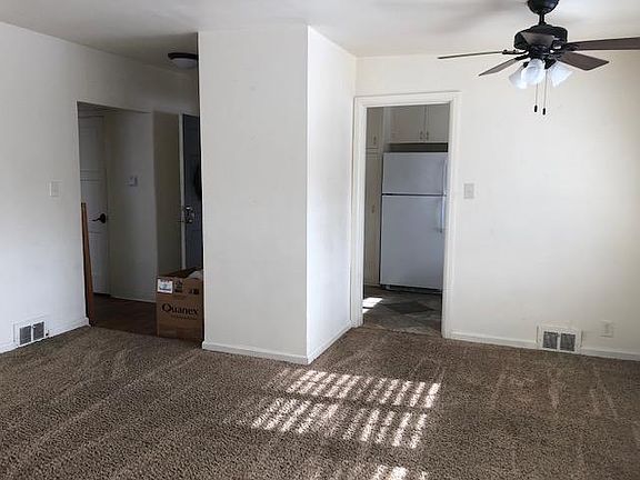 Living room (View 2)