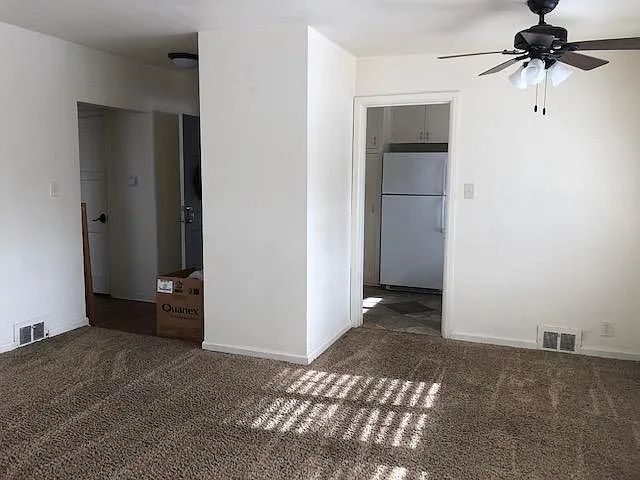 Living room (View 2)