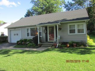 8 W Lynwood Blvd, Hillsdale, MI 49242