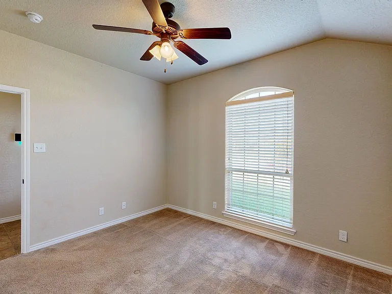 504 W Orion Dr — Photo 8