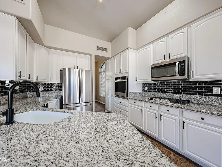 6506 W Molly Ln — Photo 13