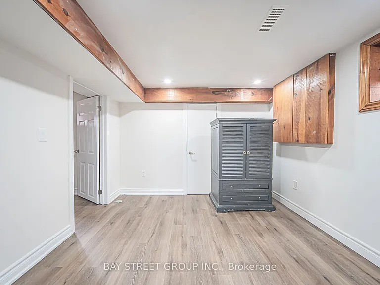 538 Queens Dr #BASEMENT — Photo 5