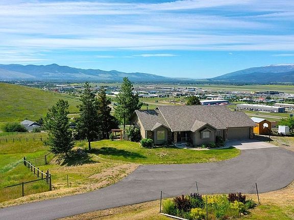 4th image of 5885 Thornbird Ln
