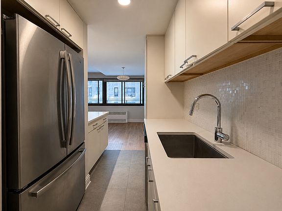 2nd image of 160 W 97th St APT 5D