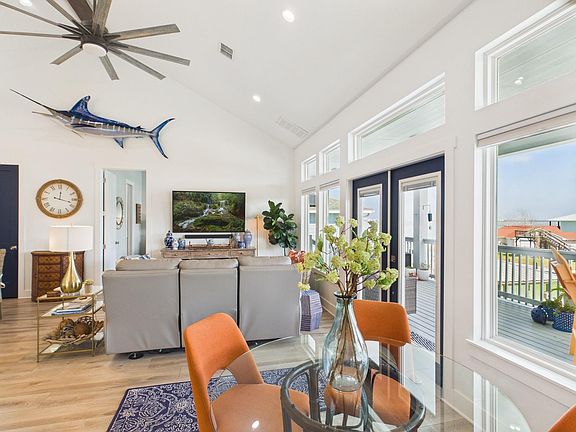 4th image of 117 Ball St