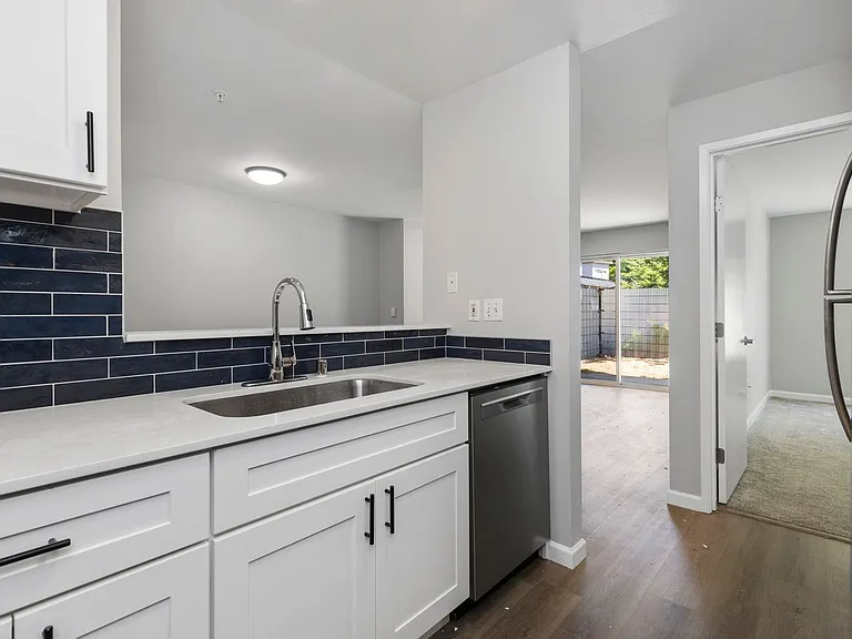 Interlake Apartments — Photo 3