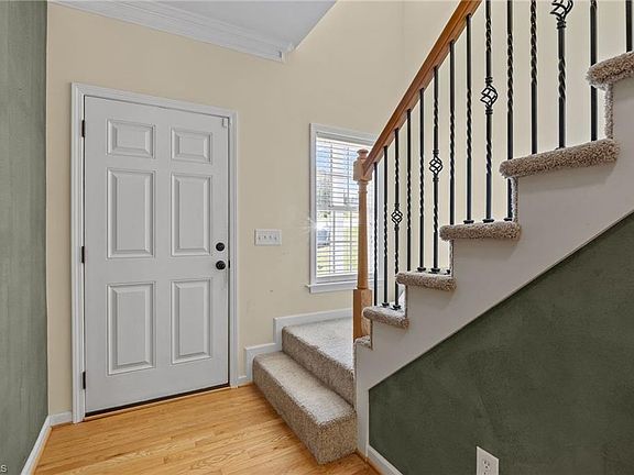 3rd image of 410 Beaumont Cir
