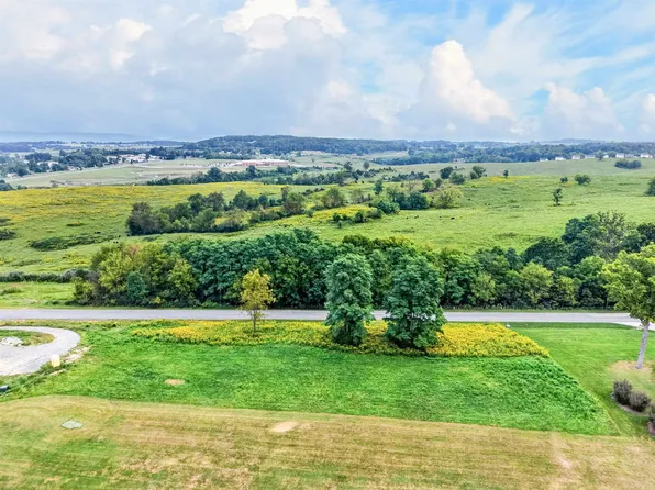 4322 Country Club Dr, Pulaski, VA 24301