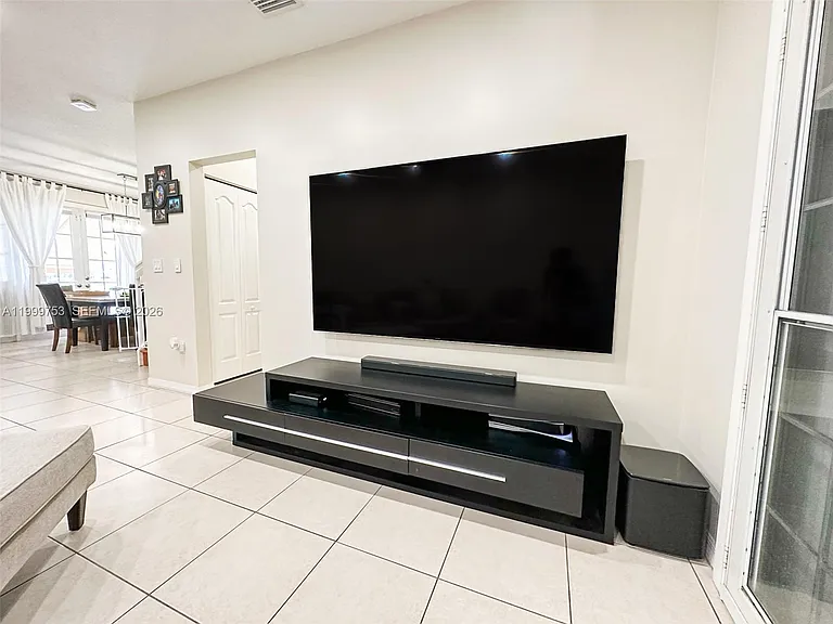 130 Riverwalk Cir #130 — Photo 3