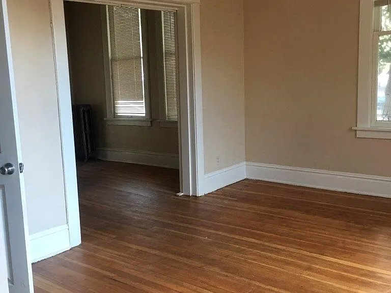 1527 Belmont Ave — Photo 2