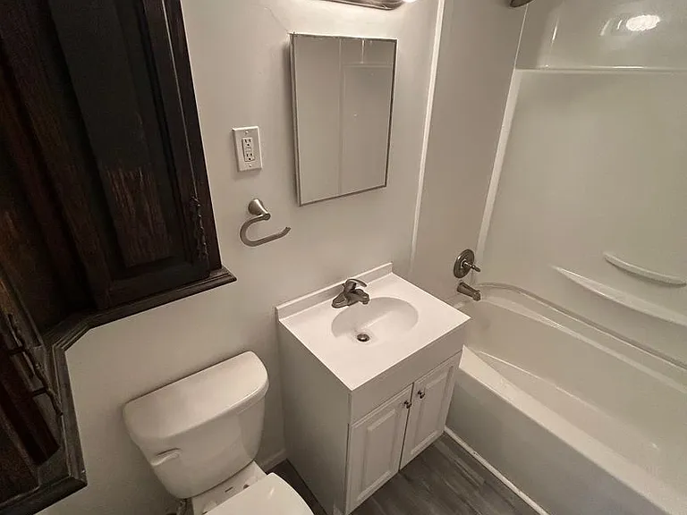 11301 Herrick Ave — Photo 7