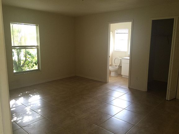 3rd image of 725 Fargo Dr