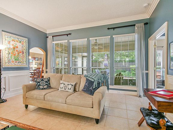 4th image of 1309 Honeysuckle Dr