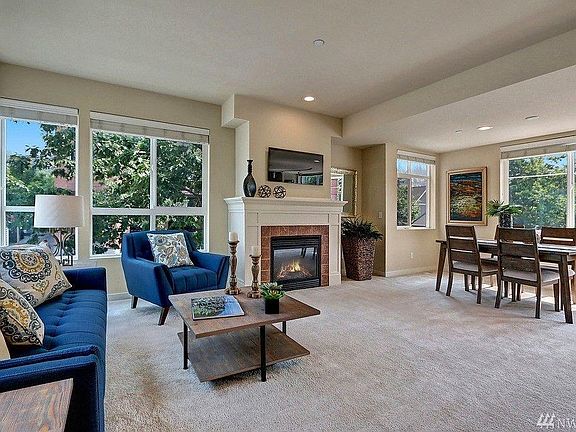 2nd image of 2479 NE Park Dr