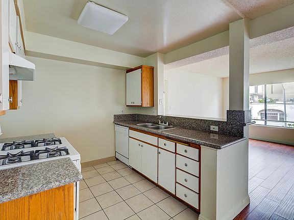 4th image of 2935 Francis Ave #101