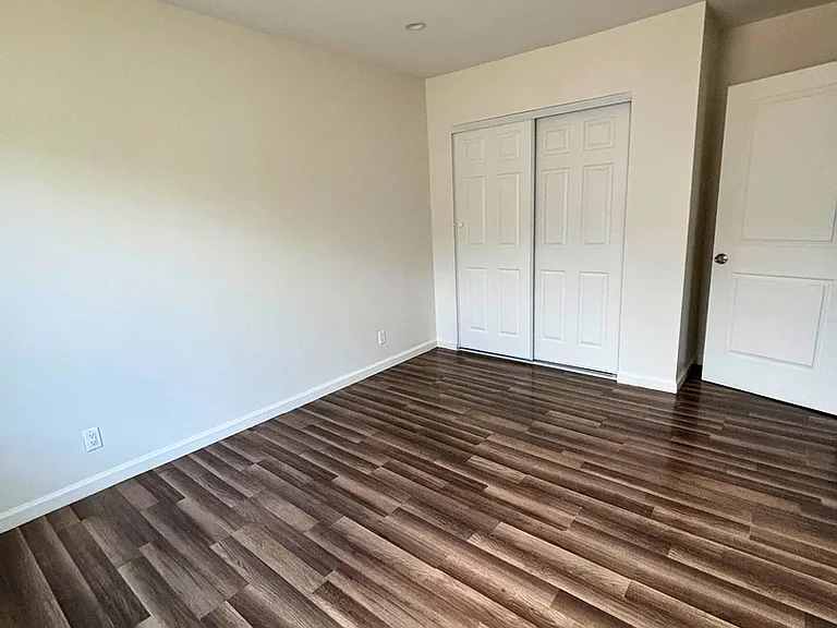 4020 Stevely Ave — Photo 14