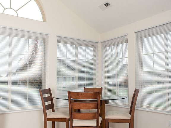 3rd image of 2739A Canterbury Cir
