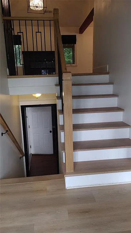 4 bed, 2.5 bath, 2200 sqft, $2,500 — Photo 2