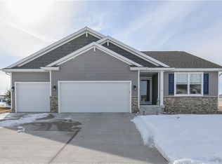 955 Cedar St, Waukee, IA 50263