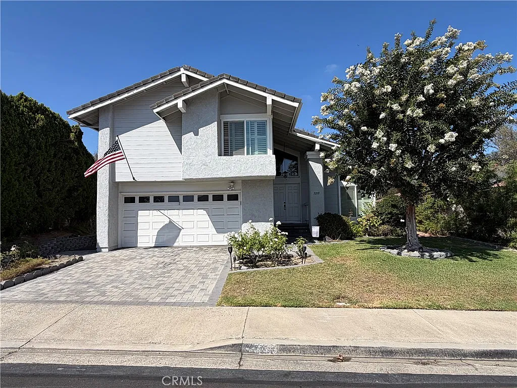 4 bed, 2.5 bath, 2616 sqft, $5,375 — Photo 2