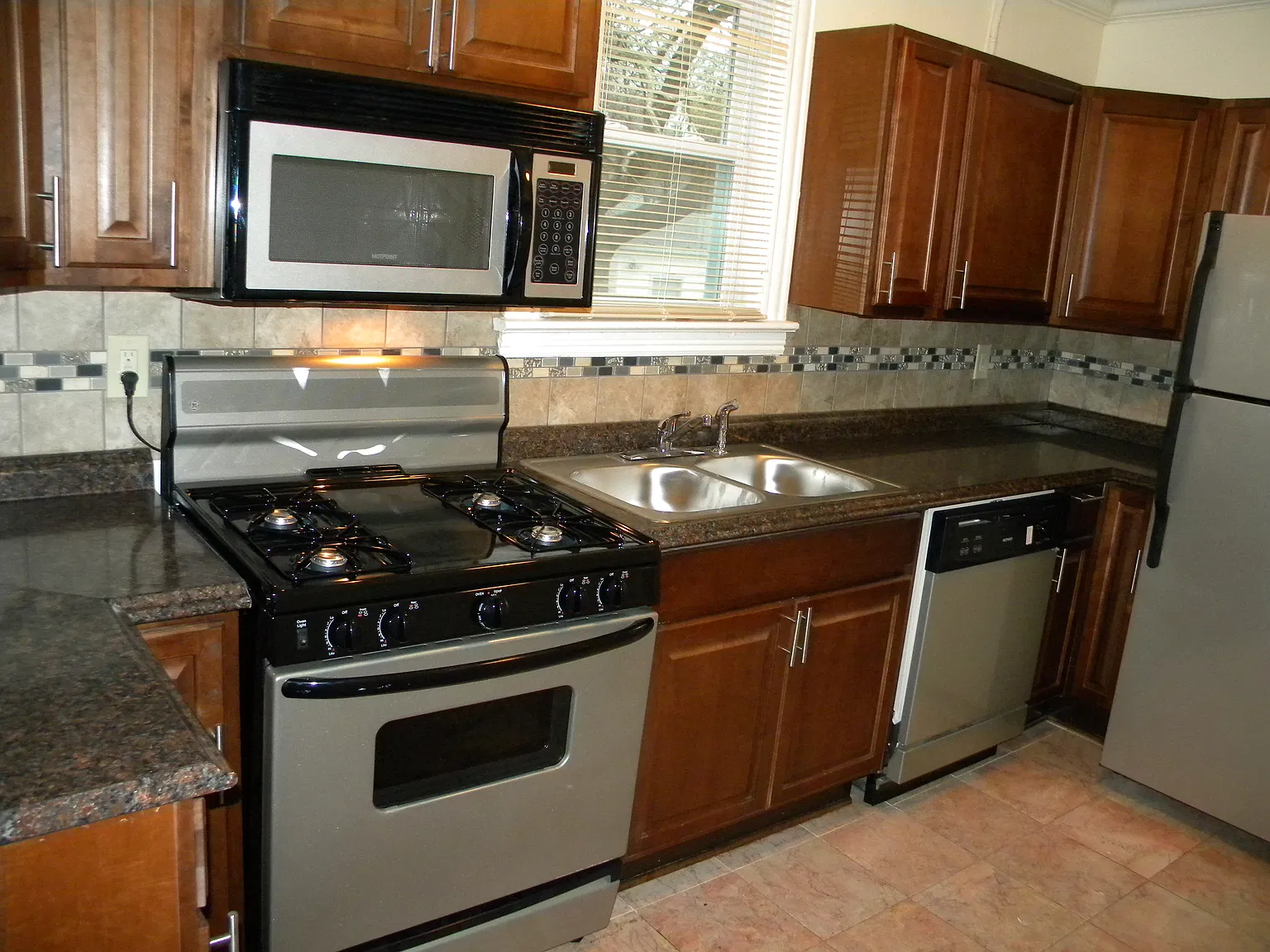 3 bed, $1,750 — Photo 1