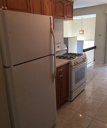 5th image of 1321 Kingsbury Dr Unit 4