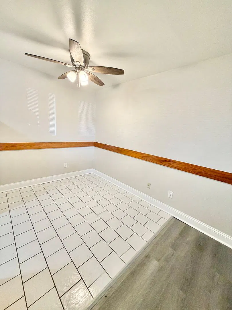 7253 Boleyn — Photo 3