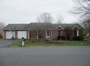 115 Stanford Ln, Falling Waters, WV 25419