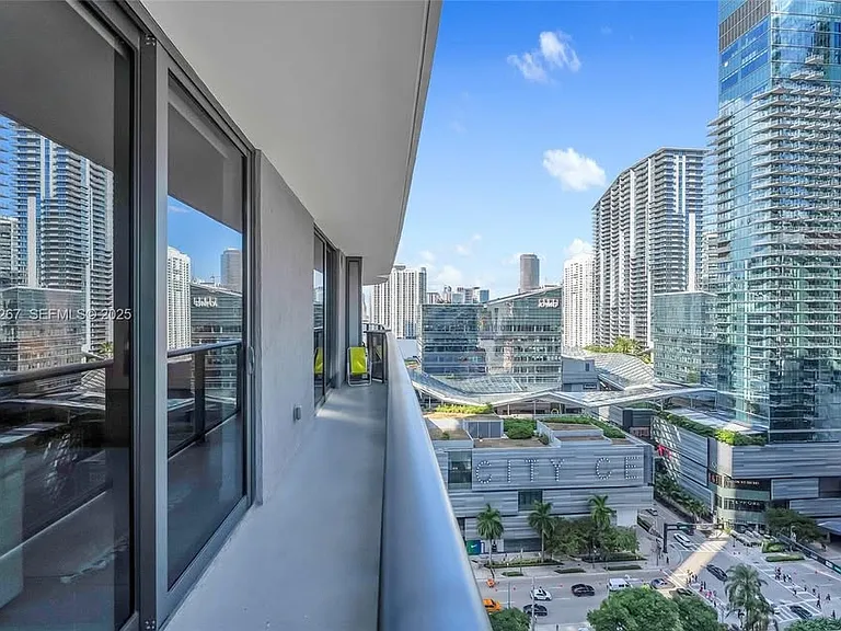 55 SW 9th St #1700 — Photo 8
