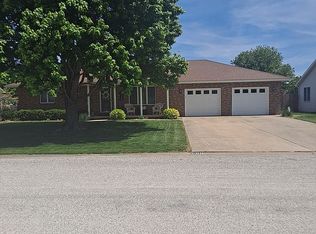 708 N Bitterroot Ct, Athens, IL