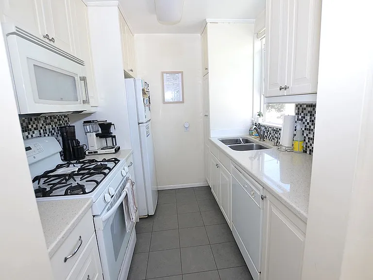 711 G Ave — Photo 3
