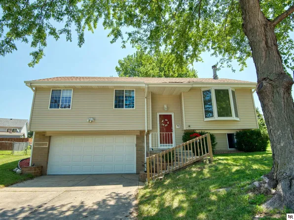 11205 Young Cir, Omaha, NE 68138