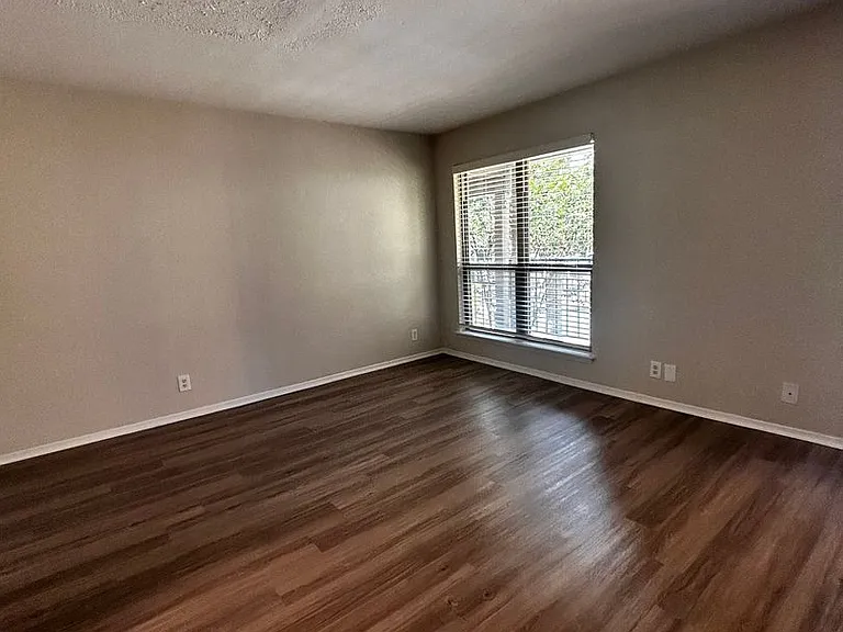 Oak Park Apartments — Photo 57