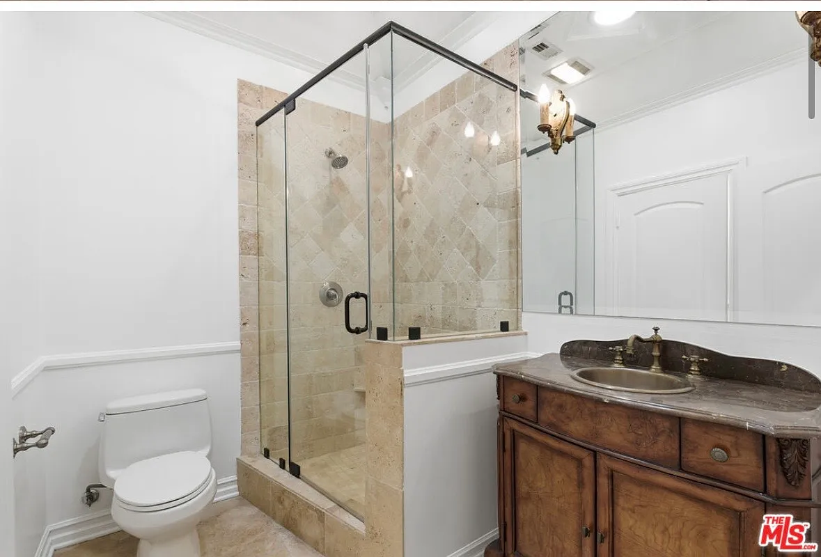 4 bed, 3100 sqft, $9,000 — Photo 1