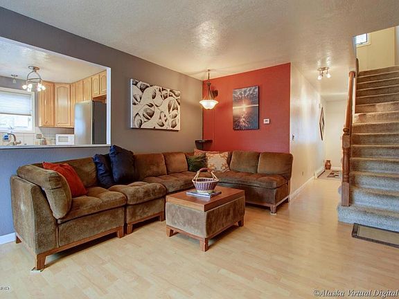 4th image of 8046 Country Woods Dr