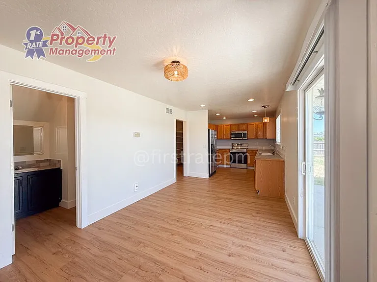 16042 N Saint Helens Dr — Photo 7