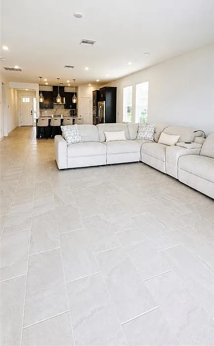 5 bed, 4.0 bath, 3053 sqft, $4,500 — Photo 3