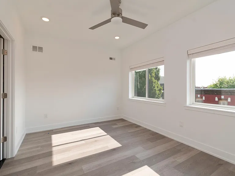 2434 N Mascher St #3 — Photo 12