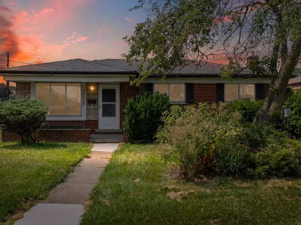30009 Paul Ct, Warren, MI 48092