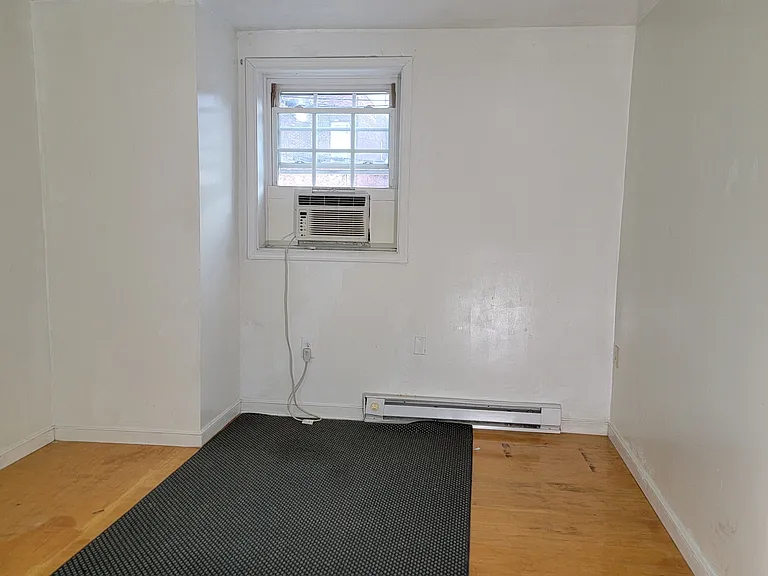 929 W Grace St #2 — Photo 5