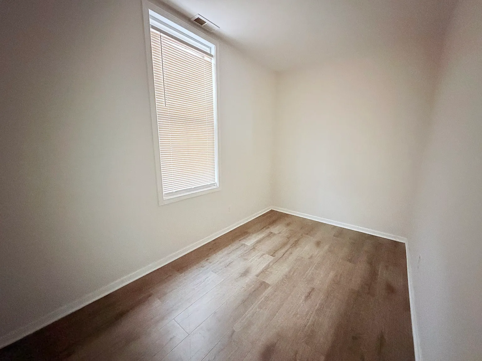 2 bed, 800 sqft, $1,600 — Photo 2