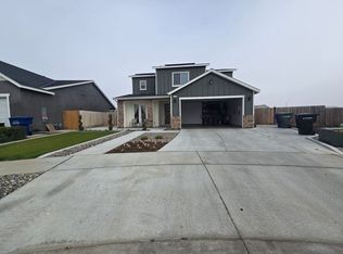 2578 W Mallard Ln, Hanford, CA 93230