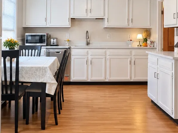 62 Ash St Floor 3, North Attleboro, MA 02760