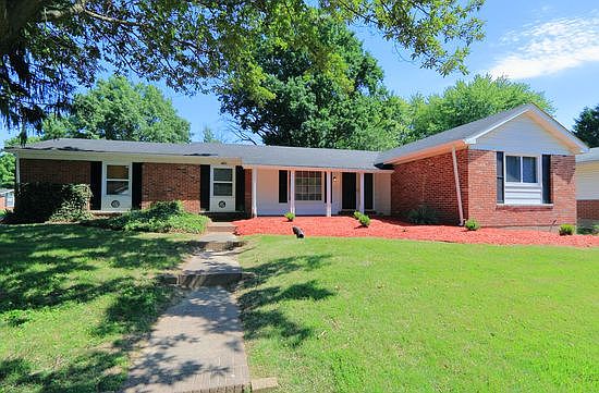 1st image of 2105 Somerset Dr #0